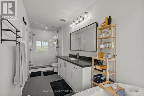 34 Paradise Way, Whitby, ON - Indoor Photo Showing Bathroom