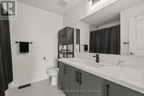 34 Paradise Way, Whitby, ON - Indoor Photo Showing Bathroom