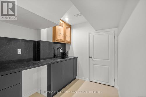 34 Paradise Way, Whitby, ON - Indoor Photo Showing Kitchen