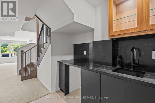 34 Paradise Way, Whitby, ON - Indoor Photo Showing Kitchen