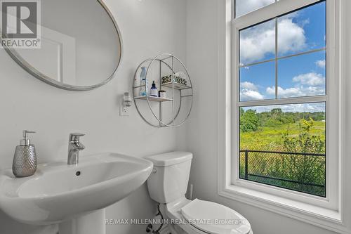 34 Paradise Way, Whitby, ON - Indoor Photo Showing Bathroom