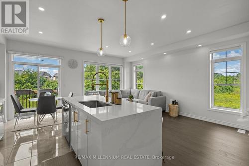 34 Paradise Way, Whitby, ON - Indoor Photo Showing Kitchen With Upgraded Kitchen