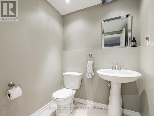 566 Walpole Crescent, Newmarket, ON - Indoor Photo Showing Bathroom