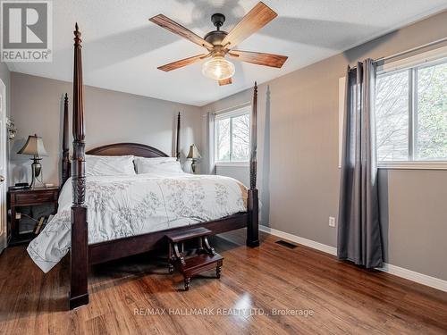 566 Walpole Crescent, Newmarket, ON - Indoor Photo Showing Bedroom