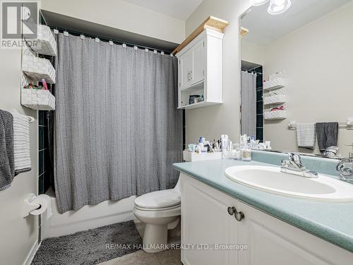 566 Walpole Crescent, Newmarket, ON - Indoor Photo Showing Bathroom