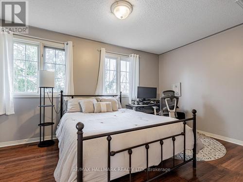 566 Walpole Crescent, Newmarket, ON - Indoor Photo Showing Bedroom