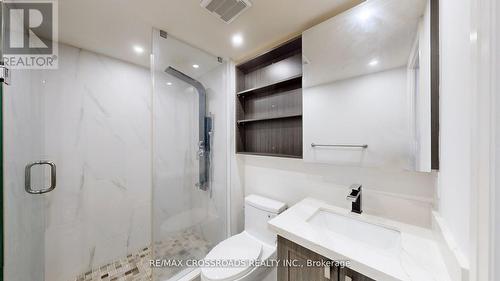 705 - 7373 Kennedy Road, Markham, ON - Indoor Photo Showing Bathroom