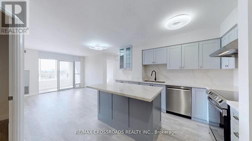 705 - 7373 Kennedy Road, Markham, ON - Indoor Photo Showing Kitchen With Stainless Steel Kitchen