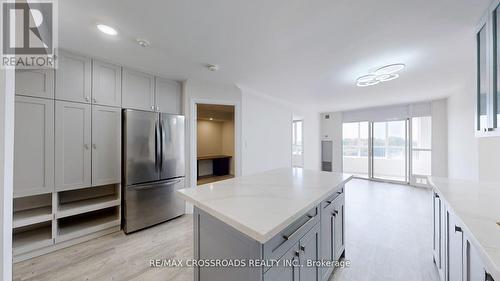 705 - 7373 Kennedy Road, Markham, ON - Indoor Photo Showing Kitchen