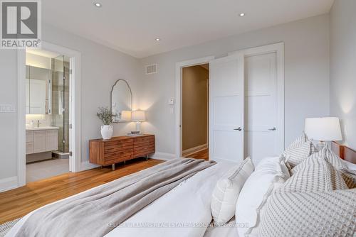 1088 Gardner Avenue, Mississauga, ON - Indoor Photo Showing Bedroom