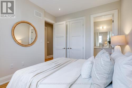 1088 Gardner Avenue, Mississauga, ON - Indoor Photo Showing Bedroom