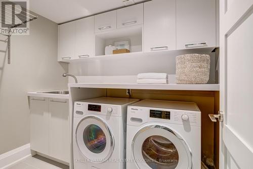 1088 Gardner Avenue, Mississauga, ON - Indoor Photo Showing Laundry Room