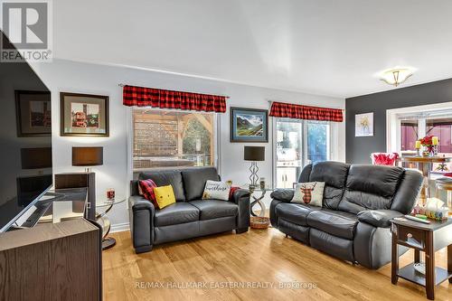 1240 Wildlark Drive, Peterborough (Monaghan), ON - Indoor Photo Showing Living Room