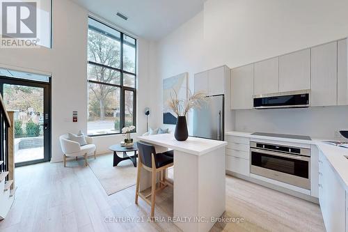 101 - 250 Lawrence Avenue W, Toronto, ON - Indoor Photo Showing Kitchen