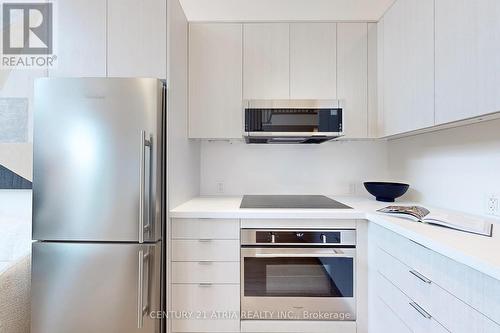 101 - 250 Lawrence Avenue W, Toronto, ON - Indoor Photo Showing Kitchen