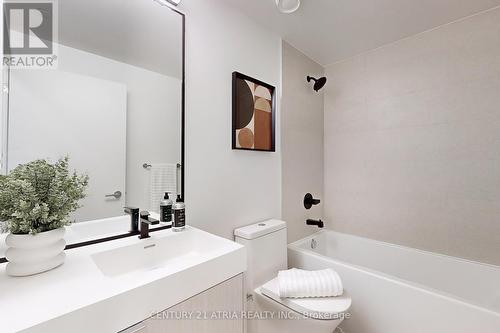 101 - 250 Lawrence Avenue W, Toronto, ON - Indoor Photo Showing Bathroom