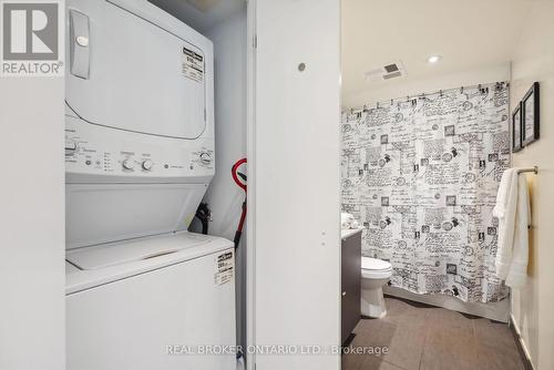 303 - 170 Fort York Boulevard, Toronto, ON - Indoor Photo Showing Laundry Room