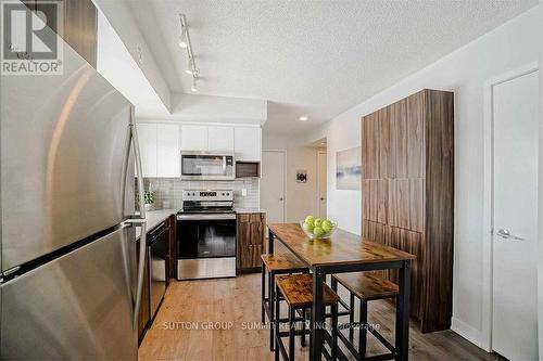 503 - 1127 Cooke Boulevard, Burlington, ON - Indoor Photo Showing Kitchen With Stainless Steel Kitchen