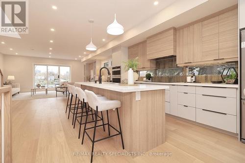 1048 Roosevelt Road, Mississauga, ON - Indoor Photo Showing Kitchen With Upgraded Kitchen