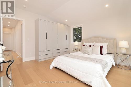 1048 Roosevelt Road, Mississauga, ON - Indoor Photo Showing Bedroom