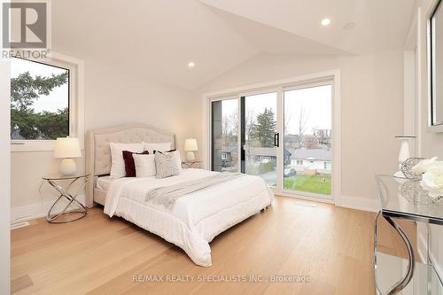 1048 Roosevelt Road, Mississauga, ON - Indoor Photo Showing Bedroom