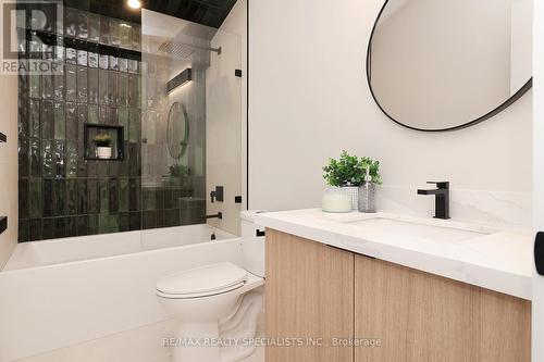 1048 Roosevelt Road, Mississauga, ON - Indoor Photo Showing Bathroom