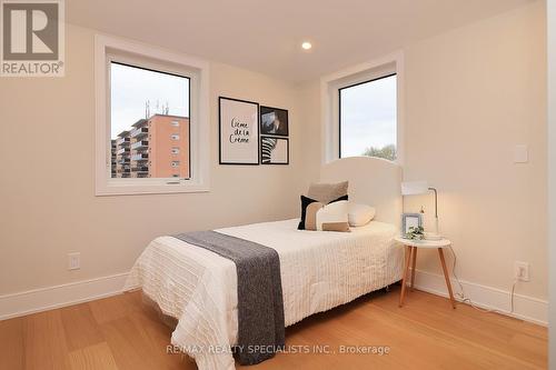 1048 Roosevelt Road, Mississauga, ON - Indoor Photo Showing Bedroom