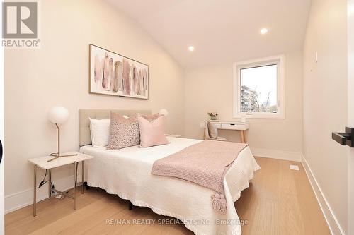 1048 Roosevelt Road, Mississauga, ON - Indoor Photo Showing Bedroom