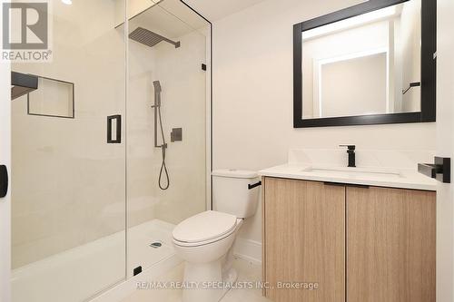 1048 Roosevelt Road, Mississauga, ON - Indoor Photo Showing Bathroom