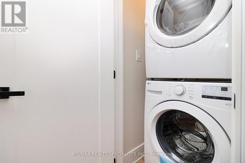 1048 Roosevelt Road, Mississauga, ON - Indoor Photo Showing Laundry Room