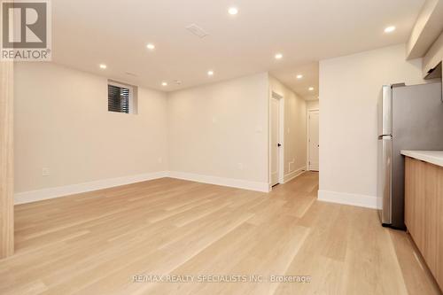 1048 Roosevelt Road, Mississauga, ON - Indoor Photo Showing Other Room