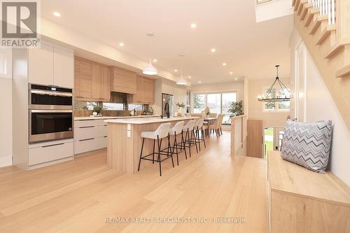 1048 Roosevelt Road, Mississauga, ON - Indoor Photo Showing Kitchen With Upgraded Kitchen