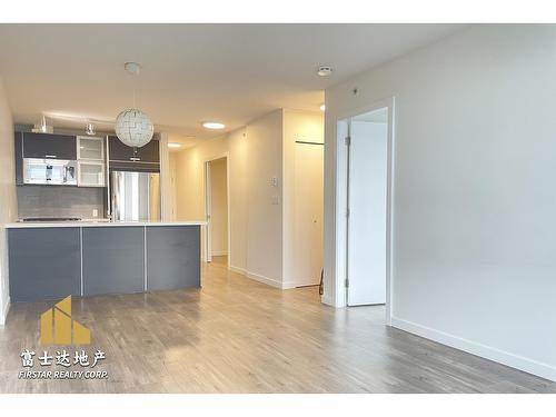 10Xx 9981 Whalley Blvd, Surrey, BC - Indoor Photo Showing Kitchen