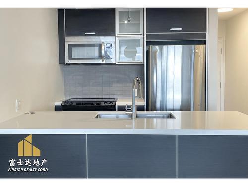 10Xx 9981 Whalley Blvd, Surrey, BC - Indoor Photo Showing Kitchen With Double Sink With Upgraded Kitchen