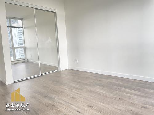 10Xx 9981 Whalley Blvd, Surrey, BC - Indoor Photo Showing Other Room