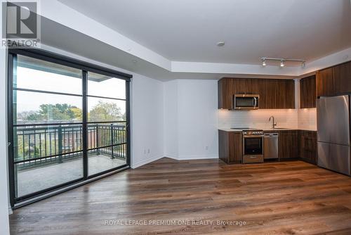 401 - 571 Prince Edward Drive N, Toronto, ON - Indoor Photo Showing Kitchen