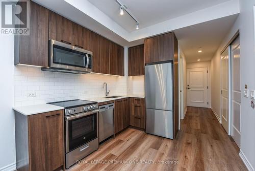 401 - 571 Prince Edward Drive N, Toronto, ON - Indoor Photo Showing Kitchen With Upgraded Kitchen