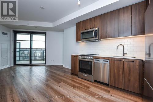 401 - 571 Prince Edward Drive N, Toronto, ON - Indoor Photo Showing Kitchen