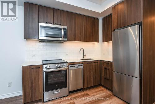 401 - 571 Prince Edward Drive N, Toronto, ON - Indoor Photo Showing Kitchen With Upgraded Kitchen