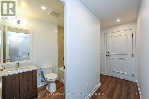 401 - 571 Prince Edward Drive N, Toronto, ON - Indoor Photo Showing Bathroom