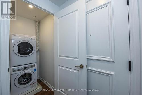 401 - 571 Prince Edward Drive N, Toronto, ON - Indoor Photo Showing Laundry Room