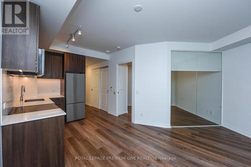 401 - 571 Prince Edward Drive N, Toronto, ON - Indoor Photo Showing Kitchen