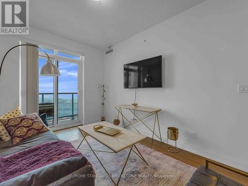 605 - 7171 Yonge Street, Markham, ON - Indoor Photo Showing Living Room