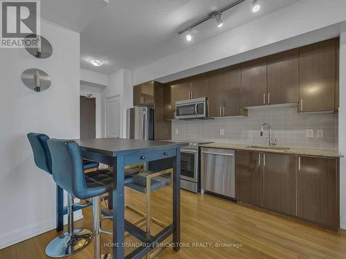 605 - 7171 Yonge Street, Markham, ON - Indoor Photo Showing Kitchen With Upgraded Kitchen