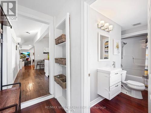 91 Fortieth Street, Toronto, ON - Indoor Photo Showing Bathroom