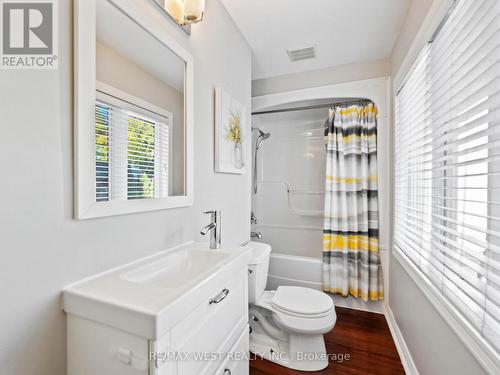 91 Fortieth Street, Toronto, ON - Indoor Photo Showing Bathroom