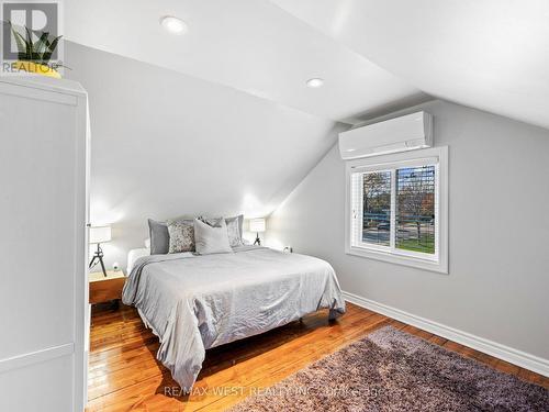 91 Fortieth Street, Toronto, ON - Indoor Photo Showing Bedroom