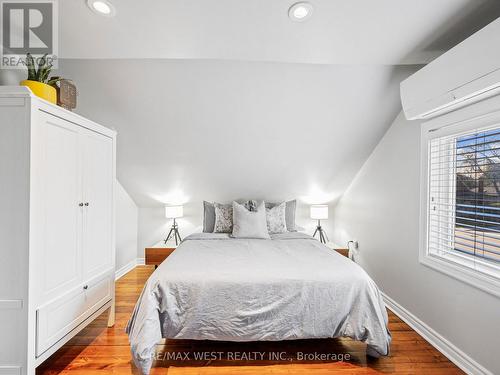 91 Fortieth Street, Toronto, ON - Indoor Photo Showing Bedroom