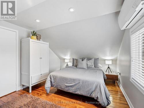 91 Fortieth Street, Toronto, ON - Indoor Photo Showing Bedroom