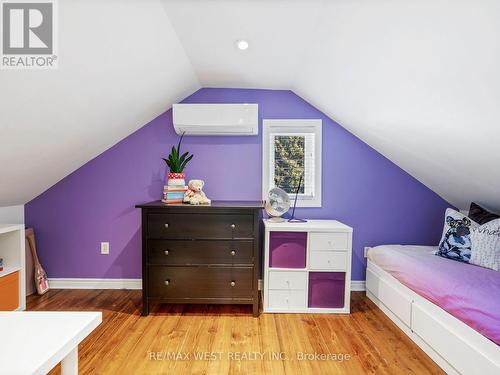 91 Fortieth Street, Toronto, ON - Indoor Photo Showing Bedroom